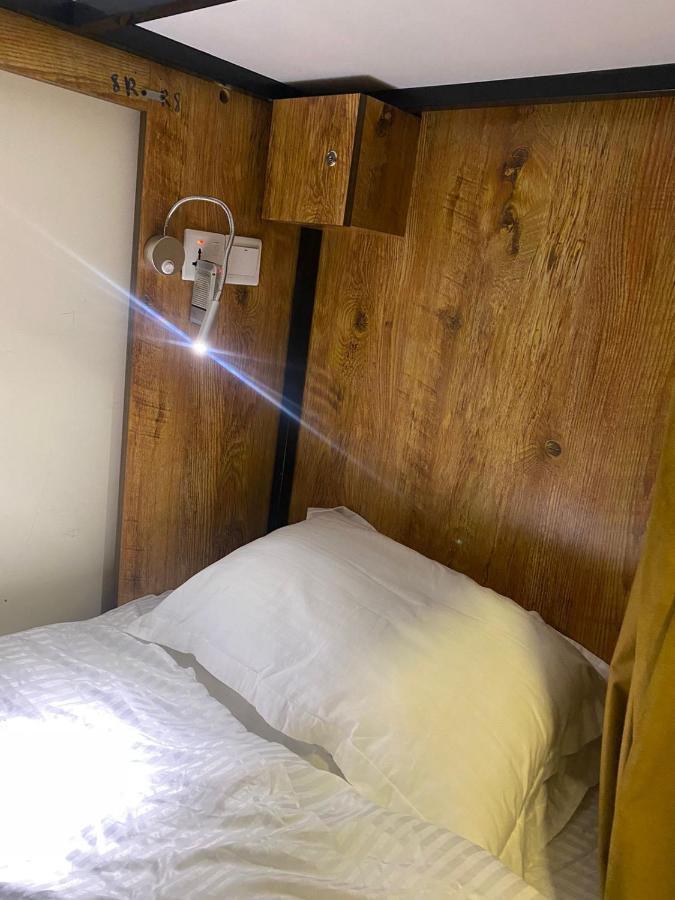 Lunar Hostel Plus Dubai Luaran gambar