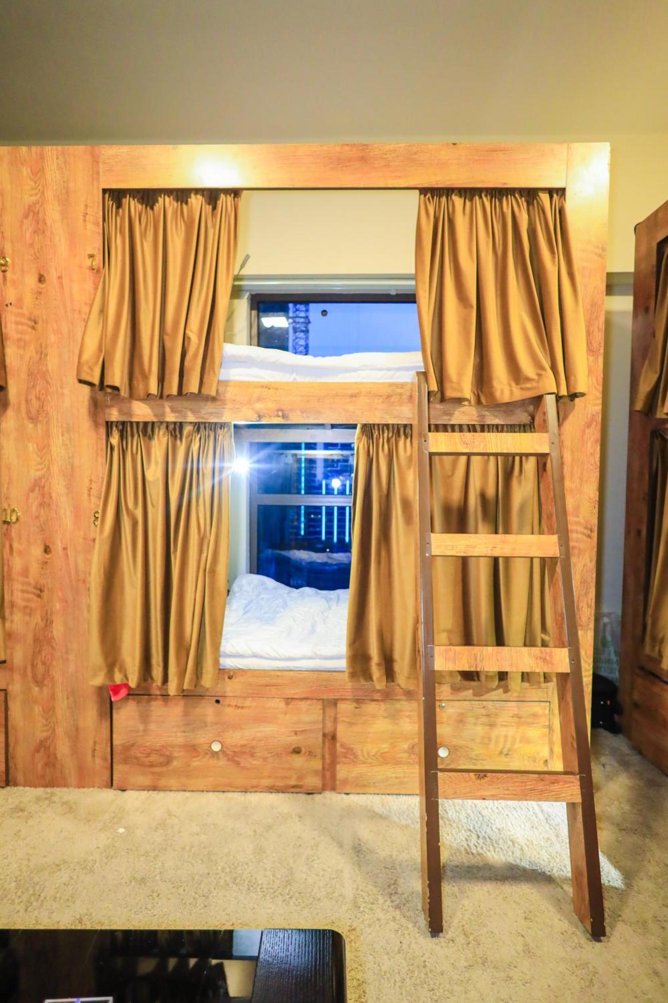 Lunar Hostel Plus Dubai Luaran gambar